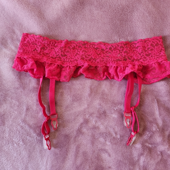 NEW Victoria's Secret Lace Garter Belt - Picture 2 of 2